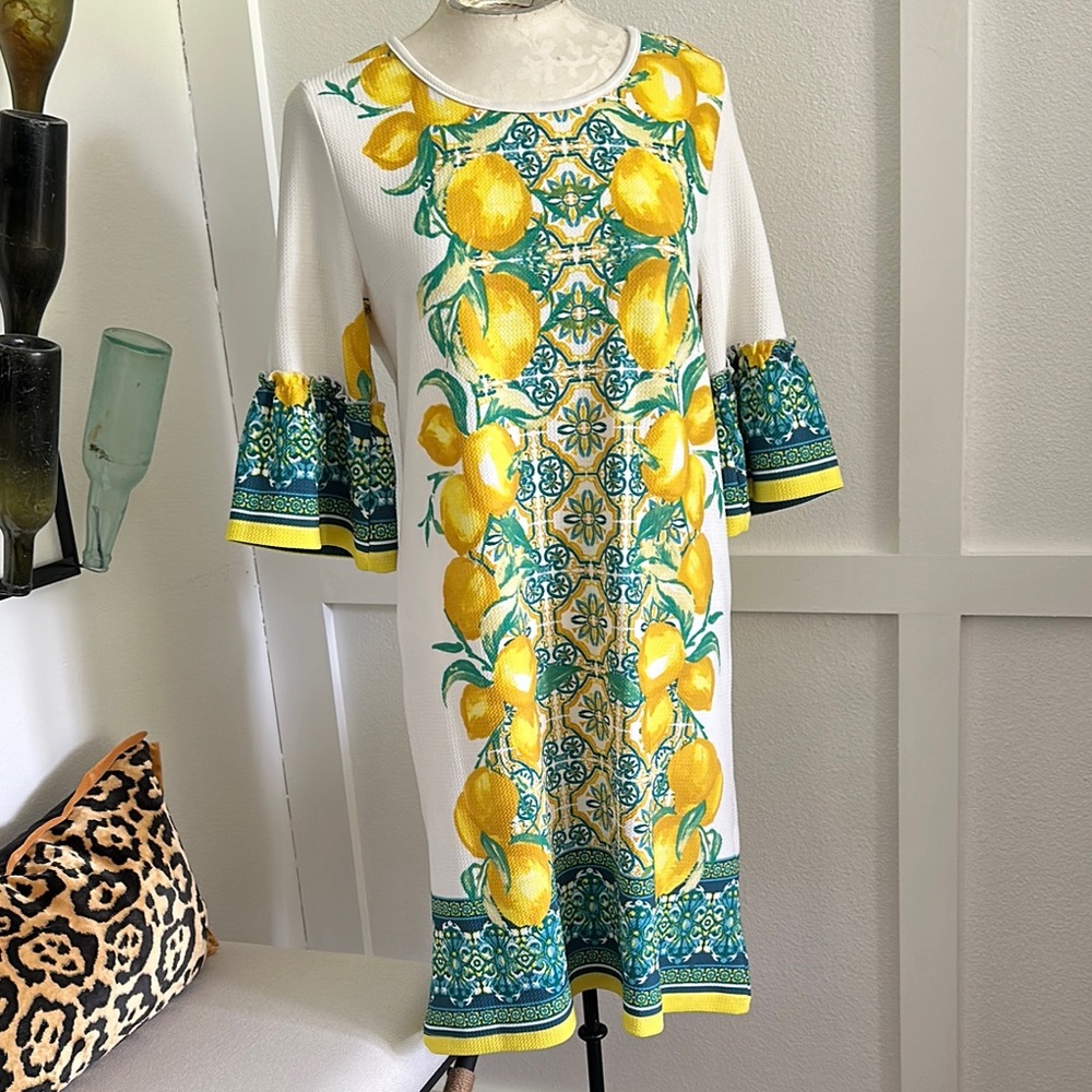 HARLOW and ROSE Lemon Print Dress with flutter Sleeves sz M